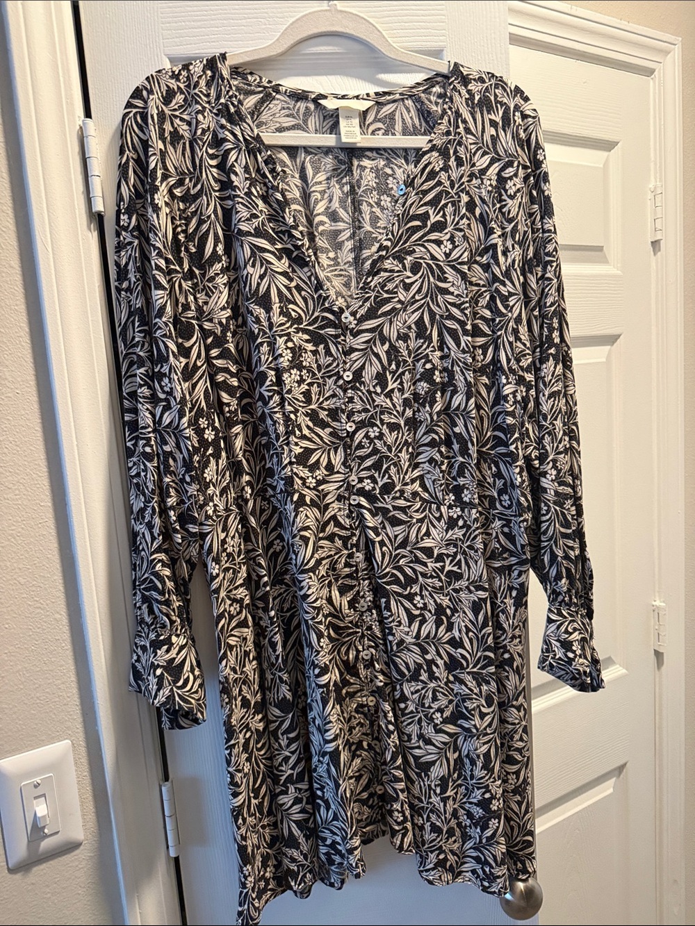 H&M Black and White Long Sleeve Floral Midi Dress